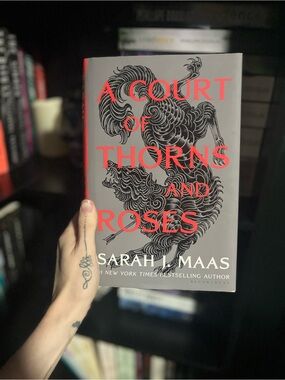 A court of thorns and roses hardcover